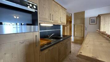 Réfrigérateur, micro-ondes, four, lave-vaisselle