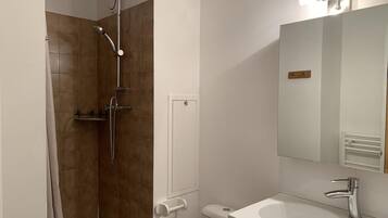 Douche, sèche-cheveux