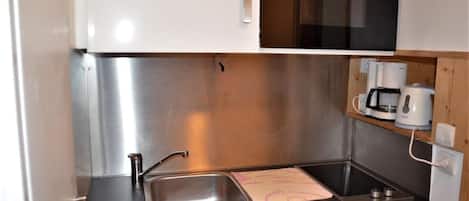 Fridge, microwave, oven, coffee/tea maker