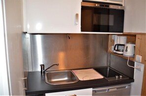 Fridge, microwave, oven, coffee/tea maker