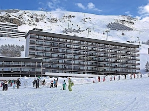 Exterior - 50m from resort center, 7th floor, balcony, tv, ski locker, 38m², Les Menuires (Les Menuires)