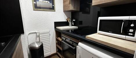 冰箱、微波炉、烤箱、洗碗机