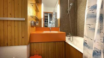 Bathtub