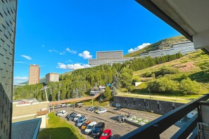 Property grounds - Resort center, 3rd floor, view valley, balcony, tv, 17m², Les Menuires (Les Menuires)