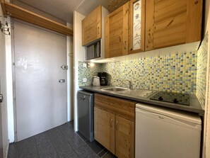 Fridge, oven, dishwasher