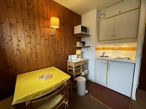 Fridge, oven, coffee/tea maker, toaster - 150m from shops, 7th floor, tv, ski locker, 13m², Les Menuires (Les Menuires)