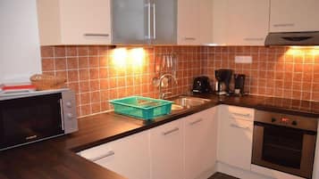 Réfrigérateur, micro-ondes, four, cafetière/bouilloire