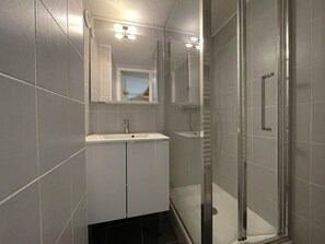 Bathroom - 300m from shops, 2nd floor, view resort, balcony, tv, ski locker, 43m², Les Menuires (Les Menuires)