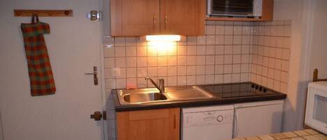 Réfrigérateur, micro-ondes, four, lave-vaisselle