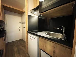 Refrigerador, microondas, cafetera/tetera