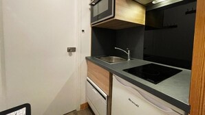 Kaffetrakter/tekoker, kjøleskap, mikrobølgeovn og ovn