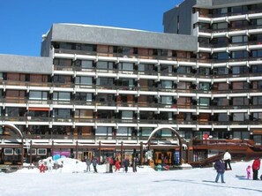 Exterior - 10m from resort center, 1st floor, balcony, tv, 24m², Les Menuires (Les Menuires)