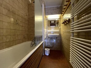 Bathtub
