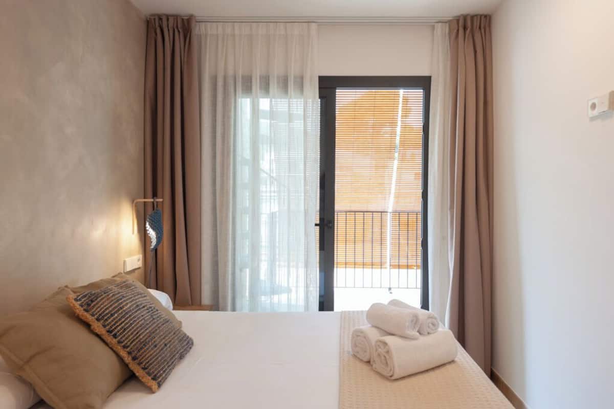 External Terrace Apartment | 1 bedroom, blackout curtains, iron/ironing board, free WiFi