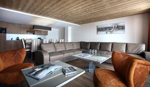 Living area - Wifi, ski-in/ski-out & foot of the slopes, fitness, swimming pool, sauna, hammam, balcony, tv (Les Arcs)
