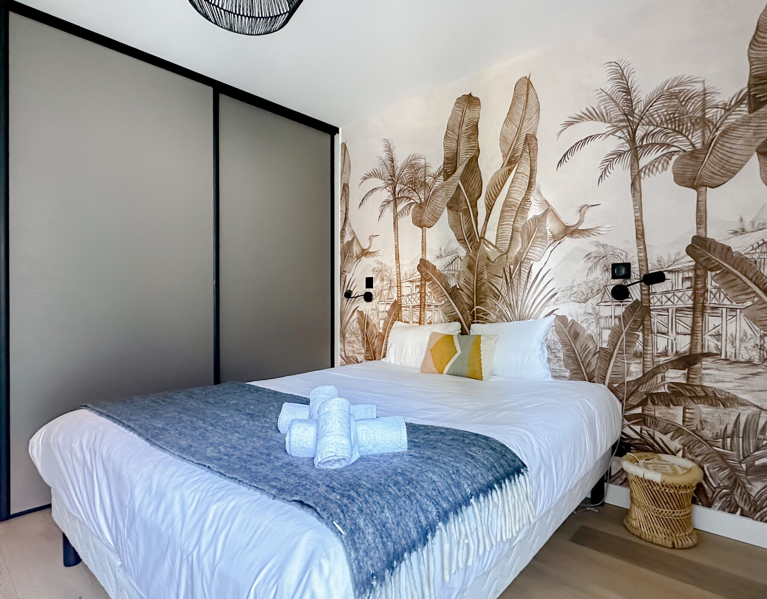 2 室のベッドルーム、アイロン / アイロン台、WiFi (無料)、ベッドシーツ