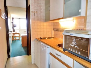 Réfrigérateur, micro-ondes, four, lave-vaisselle