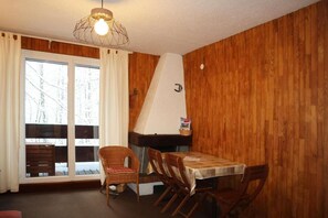 Dining - Ski-in/ski-out & foot of the slopes, balcony, tv, 27m², Les Orres (Les Orres)
