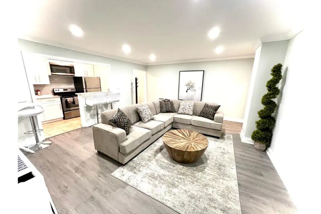 Beautiful Suite, HEART of Atlanta w/ Skyline View