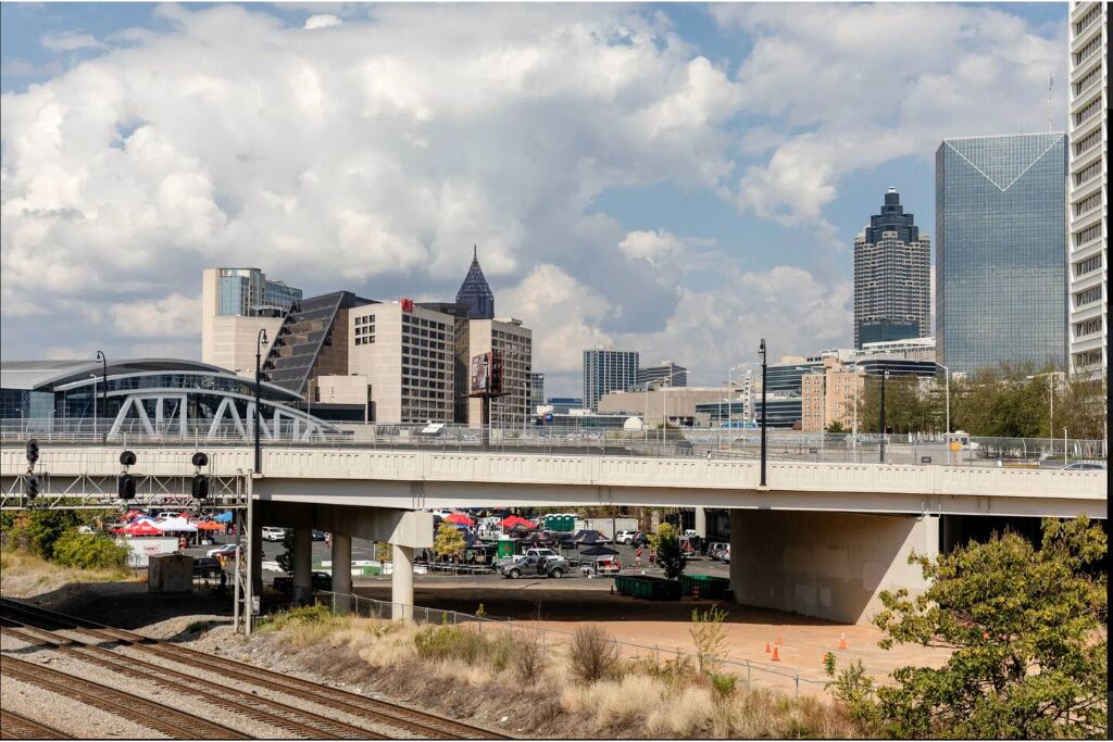 Beautiful Suite, HEART of Atlanta w/ Skyline View