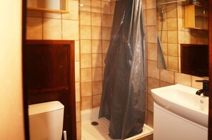 Bathroom - 40m from ski slopes, 10th floor, balcony, 25m², Les Orres (Les Orres)