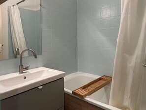 Bathtub