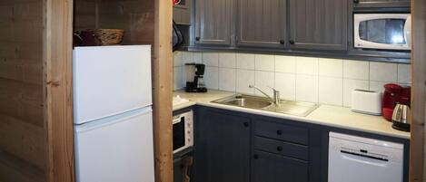 Fridge, dishwasher