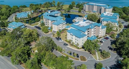 Hilton Head Island waterfront high end resort including green fees