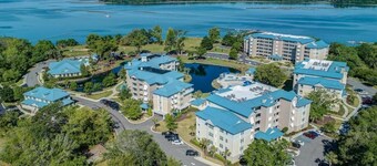 Hilton Head Island waterfront high end resort including green fees