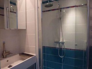 Bathroom - Resort center, 7th floor, view ski slopes, balcony, tv, ski locker, 18m², Les Orres (Les Orres)