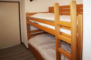Room - 200m from resort center, 4th floor, balcony, ski locker, 30m², Les Orres (Les Orres)