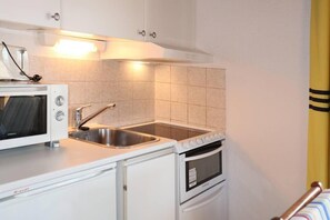 Fridge, dishwasher