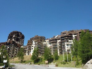 Exterior - Resort center, 7th floor, view valley, balcony, tv, 26m², Les Orres (Les Orres)