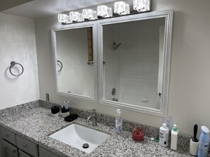 Combined shower/bathtub, hair dryer, towels, soap - Charming 3-Bedroom Farmhouse Retreat with Open Deck! (Acampo)