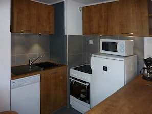 Private kitchen - Ski-in/ski-out & foot of the slopes, 7th floor, view valley, balcony, 40m², Les Orres (Les Orres)