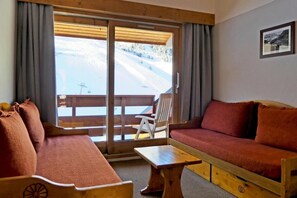 Living area - 10m from ski slopes, 12nd floor, balcony, ski locker, 32m², Méribel-Mottaret (Méribel - Les Allues)