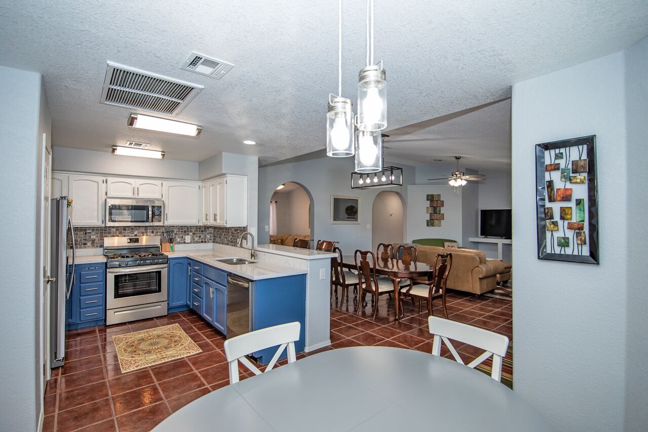 TMK-Spacious 4br home with pool for your comfort. EV charger available