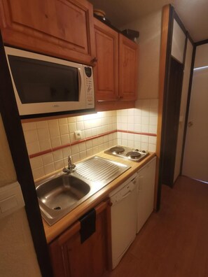 Réfrigérateur, micro-ondes, lave-vaisselle