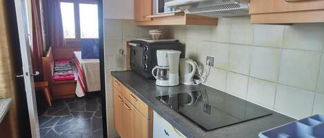 雪櫃、微波爐、洗碗機