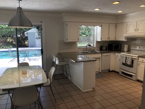 Private kitchen - Convenient Lake Mary Home Near Golf, Parks, Tennis and more (Lake Mary)