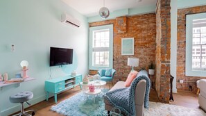 203 - Soda Pop | Living area - Pickle Factory Hotel (Covington)