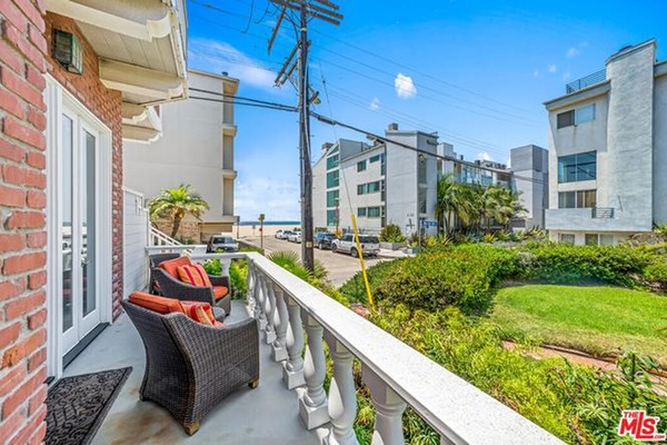Front patio with beautiful beach views.