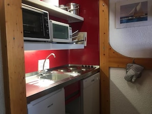 冷蔵庫、電子レンジ、食器洗い機