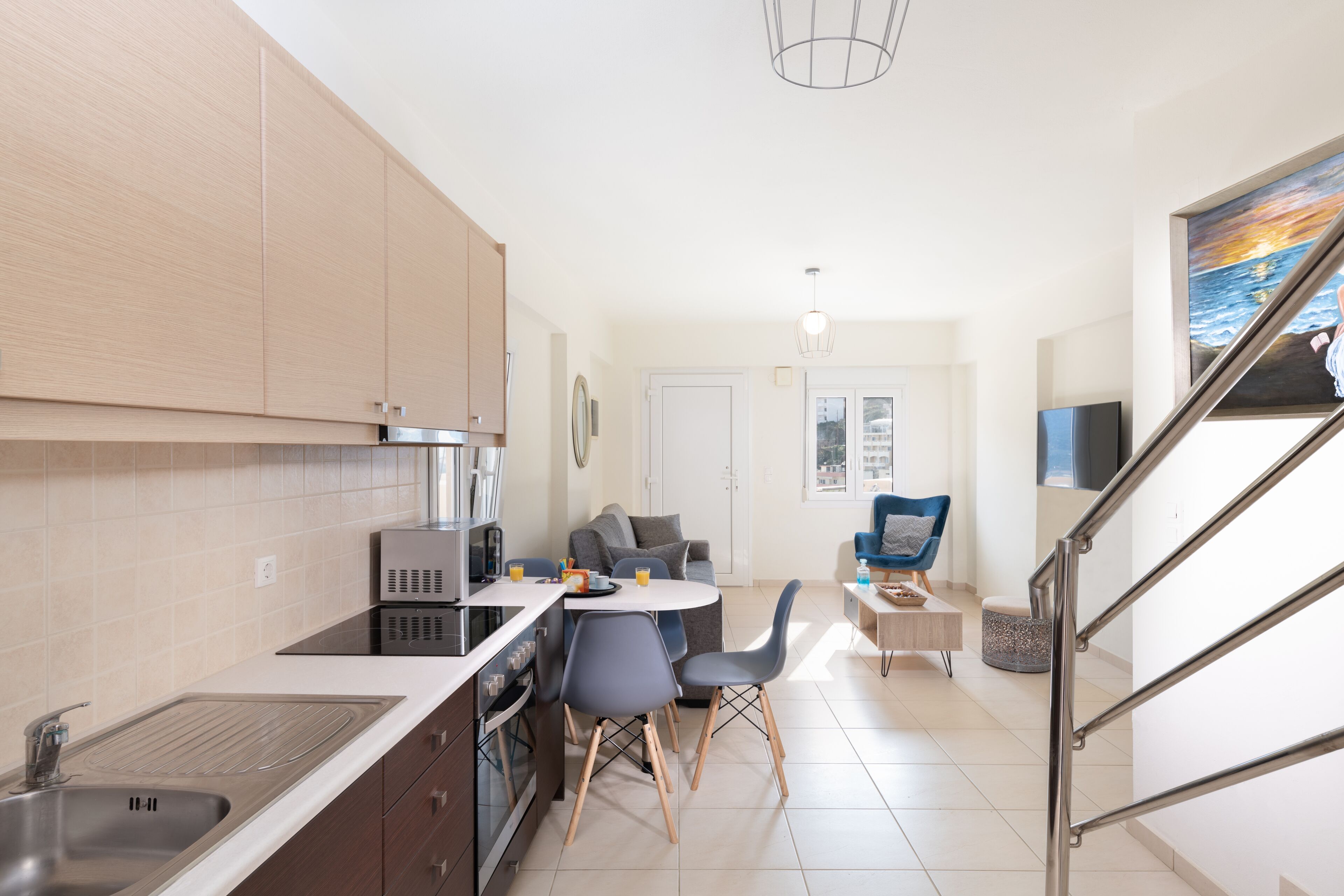 Apartemen Panorama | Dapur pribadi | Lemari es besar, microwave, oven, dan kompor