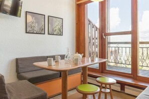 Dining - 20m from ski slopes, 2nd floor, balcony, tv, 30m², Les Arcs (Les Arcs)