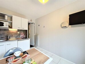 Fridge, microwave, coffee/tea maker, toaster