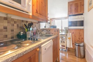 Fridge, microwave, oven