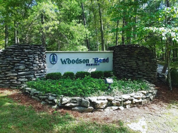 Property grounds - Lakefront Condo at Woodson Bend Resort on Lake Cumberland (Bronston)