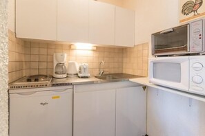 Fridge, microwave, coffee/tea maker, toaster