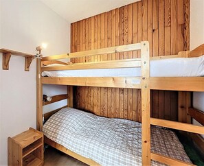 WiFi - 10m from resort center, 6th floor, view mountain, swimming pool, tv, ski locker, 26m², Le Corbier (Le Corbier)